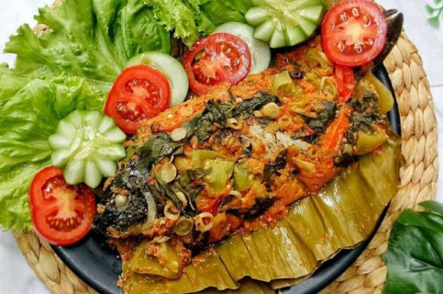 Menikmati Makanan Lezat saat Berkunjung ke Nusa Penida